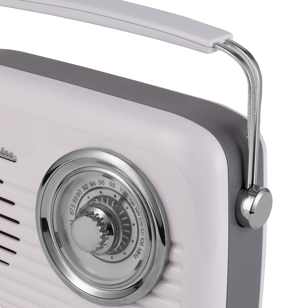 Chrome retro radio with bluetooth speaker by Vintage Cuisine